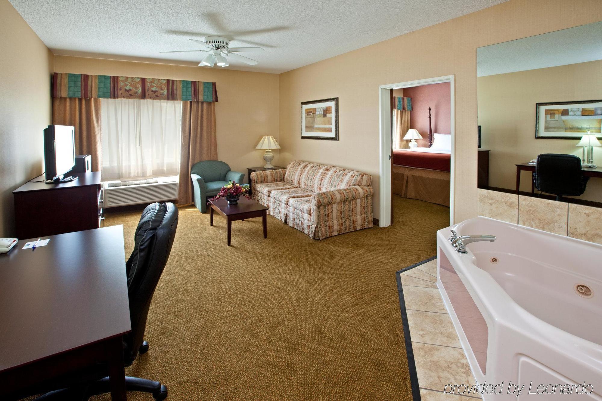 Holiday Inn Express Hotel & Suites Cincinnati-North/Sharonville Phòng bức ảnh