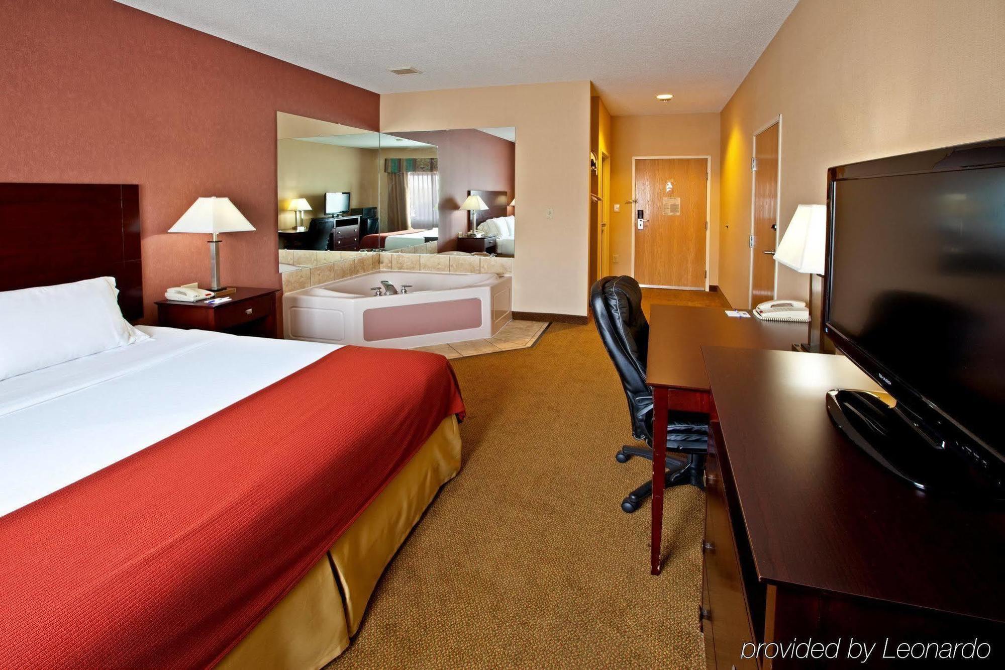 Holiday Inn Express Hotel & Suites Cincinnati-North/Sharonville Ngoại thất bức ảnh