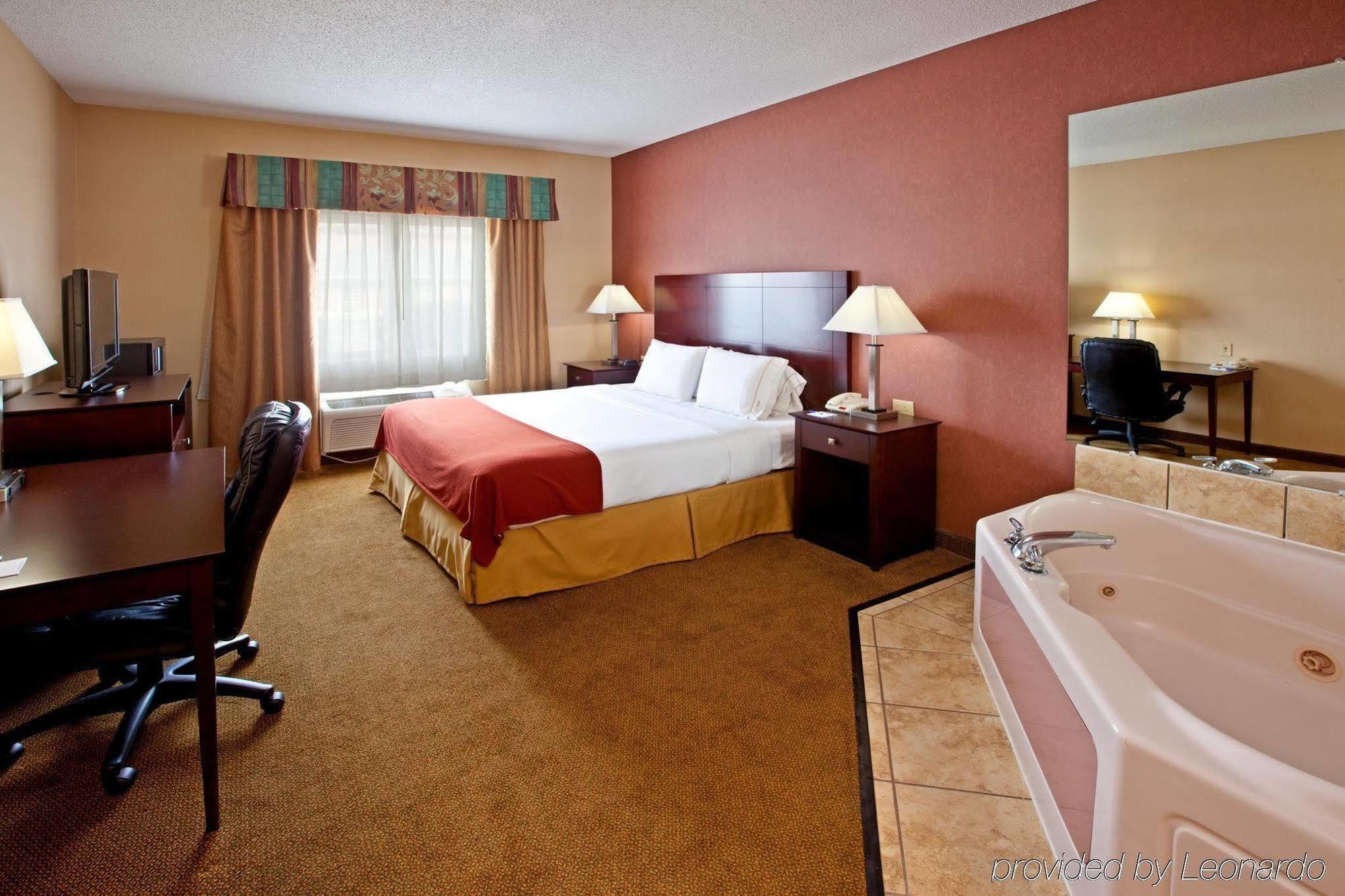 Holiday Inn Express Hotel & Suites Cincinnati-North/Sharonville Phòng bức ảnh